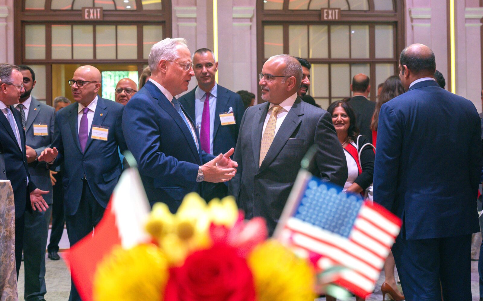 Crown Prince Salman bin Hamad Al Khalifa, Prime Minister of Bahrain, attended a reception hosted by the U.S. Chamber of Commerce at its headquarters on Tuesday, bringing together Bahraini and American companies. Sheikh Isa bin Salman Al Khalifa, the Minister of the Prime Minister’s Court also attended. The delegation was greeted by Ross Perot Jr., Chair of the Board and Chair of the Executive Committee of the Chamber. (Court of the Crown Prince)
